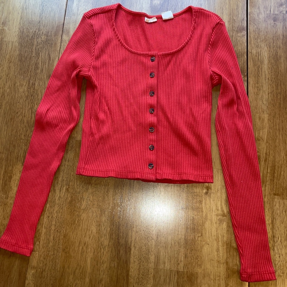 Levi’s red cropped shirt
